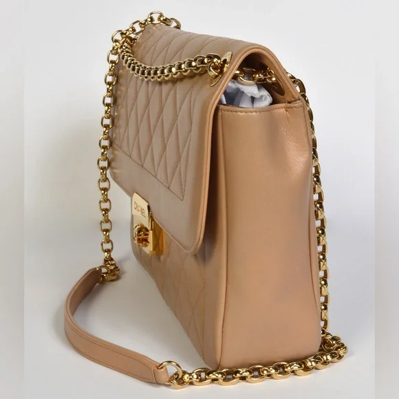 CHANEL beige flap bag with rich gold hardware. Original dust bag & box. - Picture 4 of 9